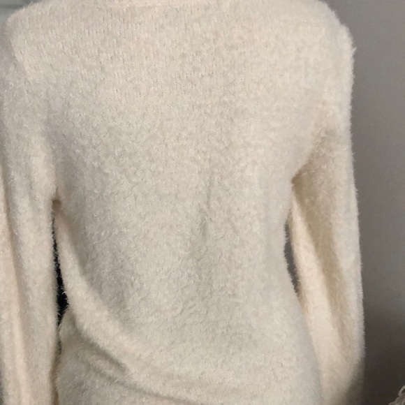 Very Comfortable Lightweight Sweater - Picture 2 of 3